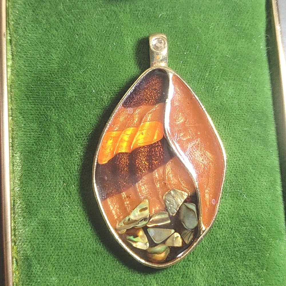 LUCITE ABOLONE SHELL ENAMEL HIGH QUALITY VINTAGE PENDANT - Picture 3 of 5